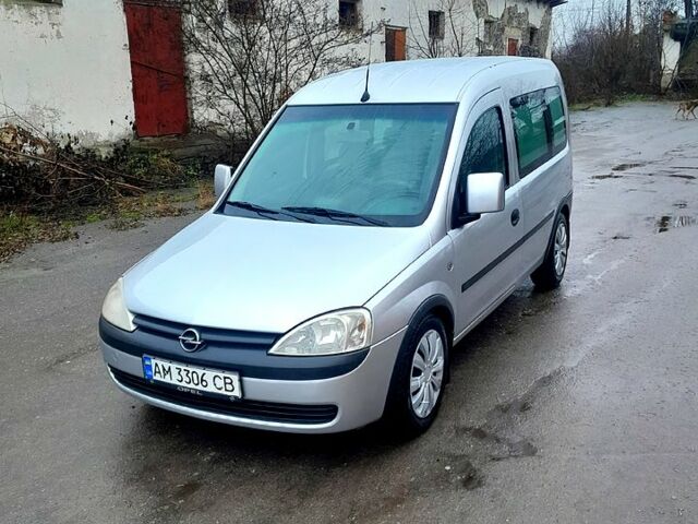 Серый Опель Комбо груз.-пасс., объемом двигателя 1.7 л и пробегом 175 тыс. км за 4200 $, фото 1 на Automoto.ua
