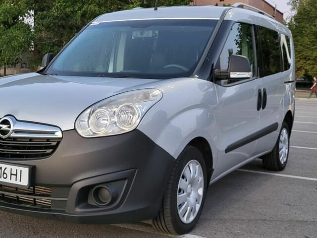 Серый Опель Комбо груз.-пасс., объемом двигателя 1.6 л и пробегом 166 тыс. км за 8600 $, фото 1 на Automoto.ua