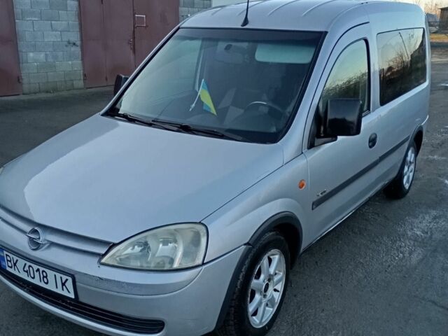 Серый Опель Комбо груз.-пасс., объемом двигателя 1.7 л и пробегом 230 тыс. км за 3100 $, фото 1 на Automoto.ua
