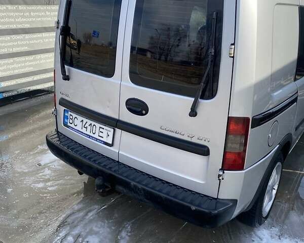 Серый Опель Комбо груз.-пасс., объемом двигателя 1.7 л и пробегом 300 тыс. км за 2700 $, фото 1 на Automoto.ua