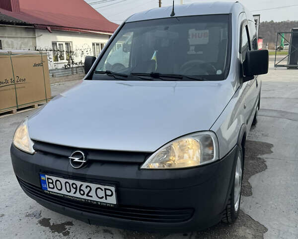 Серый Опель Комбо груз.-пасс., объемом двигателя 1.6 л и пробегом 270 тыс. км за 4300 $, фото 1 на Automoto.ua