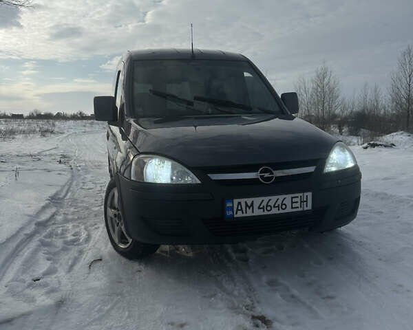 Сірий Опель Комбо вант.-пас., об'ємом двигуна 1.69 л та пробігом 311 тис. км за 4600 $, фото 1 на Automoto.ua