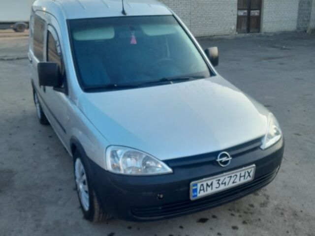 Серый Опель Комбо груз.-пасс., объемом двигателя 1.7 л и пробегом 280 тыс. км за 3900 $, фото 1 на Automoto.ua
