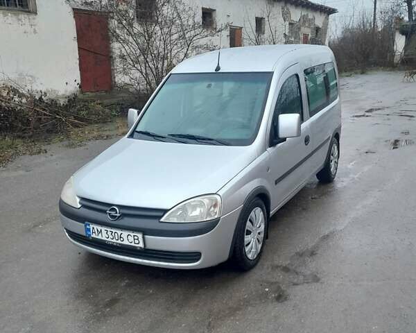 Серый Опель Комбо груз.-пасс., объемом двигателя 1.69 л и пробегом 175 тыс. км за 4200 $, фото 1 на Automoto.ua