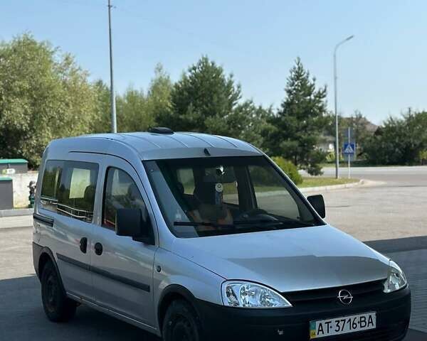 Серый Опель Комбо груз.-пасс., объемом двигателя 1.6 л и пробегом 340 тыс. км за 3500 $, фото 1 на Automoto.ua