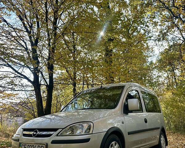 Серый Опель Комбо груз.-пасс., объемом двигателя 1.7 л и пробегом 230 тыс. км за 4900 $, фото 1 на Automoto.ua