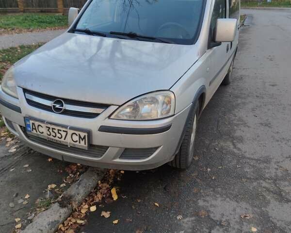 Серый Опель Комбо груз.-пасс., объемом двигателя 1.6 л и пробегом 300 тыс. км за 4000 $, фото 1 на Automoto.ua