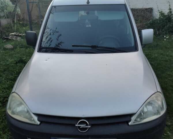 Сірий Опель Комбо вант.-пас., об'ємом двигуна 1.25 л та пробігом 274 тис. км за 3500 $, фото 1 на Automoto.ua