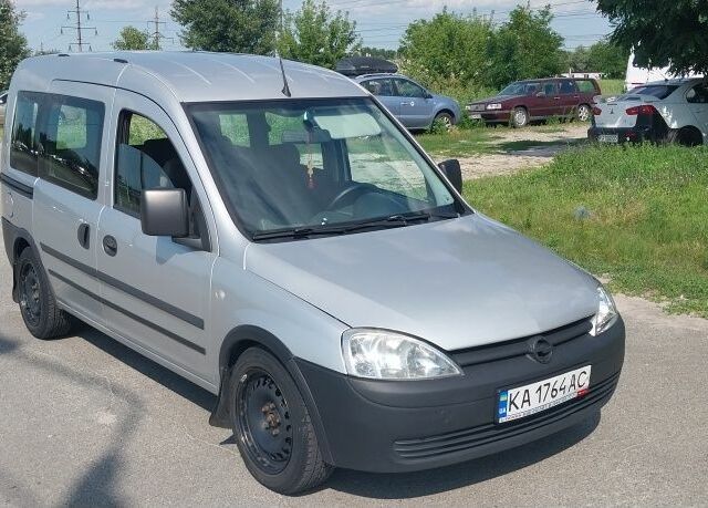 Сірий Опель Комбо вант.-пас., об'ємом двигуна 0 л та пробігом 584 тис. км за 3714 $, фото 1 на Automoto.ua