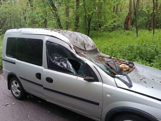 Серый Опель Комбо груз.-пасс., объемом двигателя 1 л и пробегом 150 тыс. км за 1700 $, фото 1 на Automoto.ua