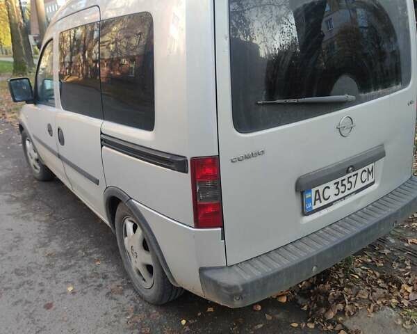 Серый Опель Комбо груз.-пасс., объемом двигателя 1.6 л и пробегом 250 тыс. км за 4500 $, фото 1 на Automoto.ua