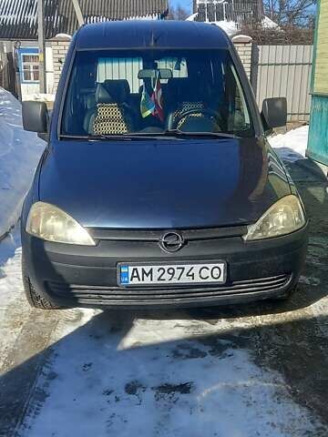 Серый Опель Комбо груз.-пасс., объемом двигателя 1.4 л и пробегом 311 тыс. км за 3650 $, фото 1 на Automoto.ua