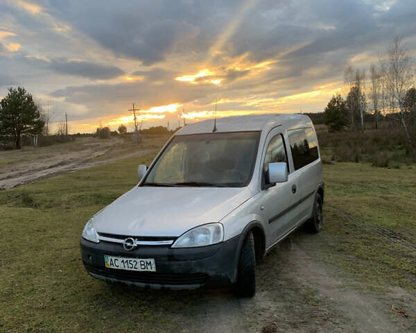 Серый Опель Комбо груз.-пасс., объемом двигателя 1.3 л и пробегом 170 тыс. км за 4000 $, фото 1 на Automoto.ua