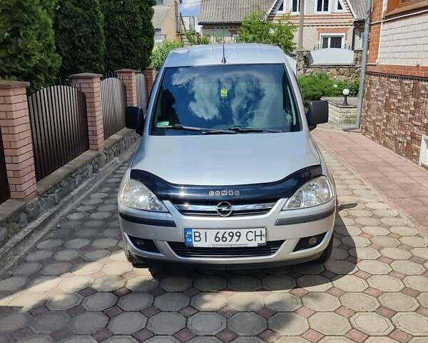 Серый Опель Комбо груз.-пасс., объемом двигателя 1.4 л и пробегом 145 тыс. км за 6200 $, фото 1 на Automoto.ua