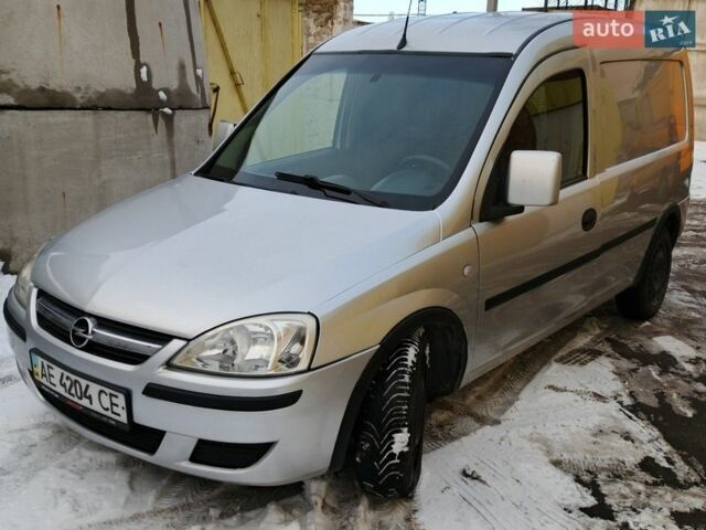 Серый Опель Комбо груз.-пасс., объемом двигателя 1.3 л и пробегом 400 тыс. км за 4100 $, фото 1 на Automoto.ua