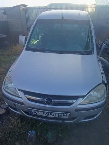 Сірий Опель Комбо вант.-пас., об'ємом двигуна 1.7 л та пробігом 300 тис. км за 1700 $, фото 1 на Automoto.ua