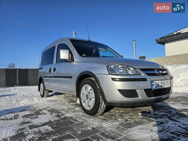 Серый Опель Комбо груз.-пасс., объемом двигателя 1.25 л и пробегом 229 тыс. км за 5400 $, фото 1 на Automoto.ua