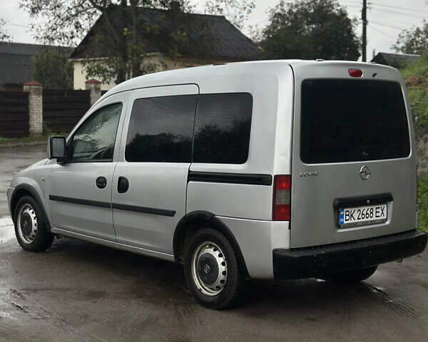 Серый Опель Комбо груз.-пасс., объемом двигателя 1.4 л и пробегом 250 тыс. км за 4200 $, фото 1 на Automoto.ua