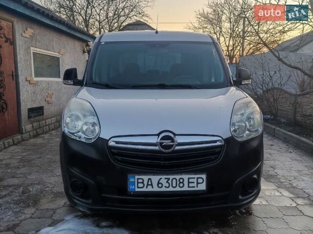 Серый Опель Комбо груз.-пасс., объемом двигателя 1.25 л и пробегом 257 тыс. км за 6000 $, фото 1 на Automoto.ua