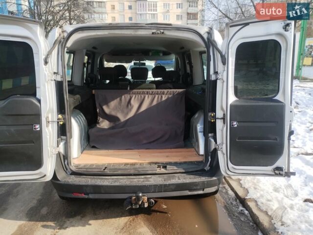 Серый Опель Комбо груз.-пасс., объемом двигателя 1.4 л и пробегом 155 тыс. км за 7600 $, фото 1 на Automoto.ua