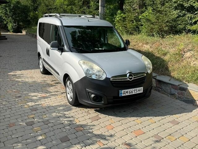 Серый Опель Комбо груз.-пасс., объемом двигателя 1.25 л и пробегом 252 тыс. км за 8200 $, фото 1 на Automoto.ua