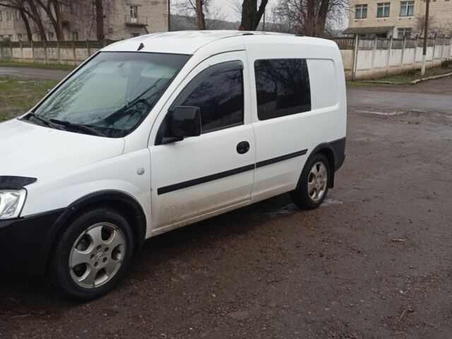 Серый Опель Комбо груз.-пасс., объемом двигателя 2.2 л и пробегом 3 тыс. км за 3000 $, фото 1 на Automoto.ua