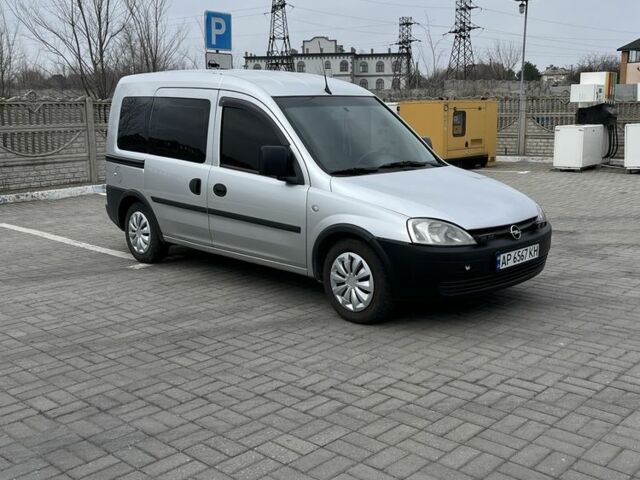 Серый Опель Комбо груз.-пасс., объемом двигателя 1.4 л и пробегом 220 тыс. км за 3500 $, фото 1 на Automoto.ua