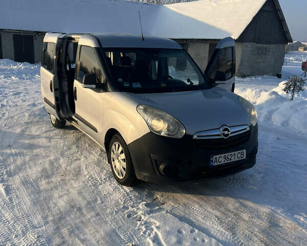 Серый Опель Комбо груз.-пасс., объемом двигателя 1.3 л и пробегом 245 тыс. км за 7700 $, фото 1 на Automoto.ua