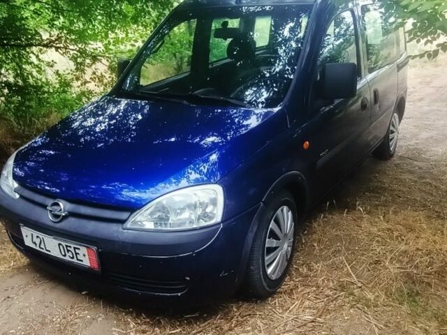 Синий Опель Комбо груз.-пасс., объемом двигателя 0 л и пробегом 300 тыс. км за 1600 $, фото 1 на Automoto.ua