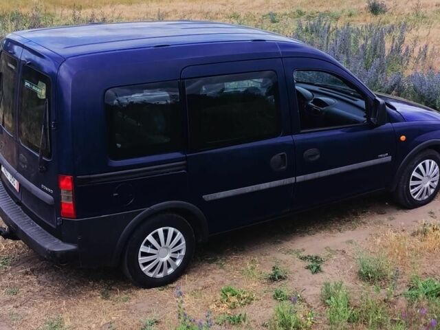 Синій Опель Комбо вант.-пас., об'ємом двигуна 1.6 л та пробігом 300 тис. км за 1700 $, фото 1 на Automoto.ua