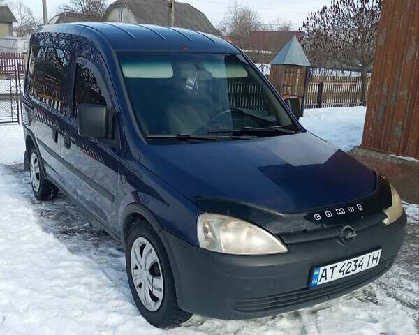 Синий Опель Комбо груз.-пасс., объемом двигателя 1.7 л и пробегом 376 тыс. км за 3600 $, фото 1 на Automoto.ua