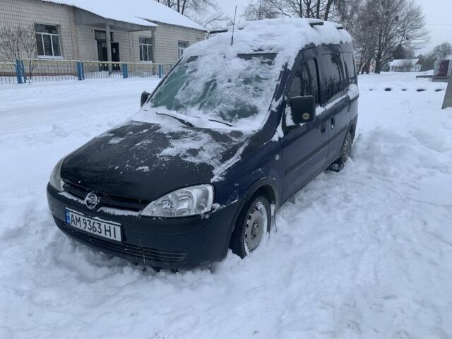Синій Опель Комбо вант.-пас., об'ємом двигуна 1.7 л та пробігом 300 тис. км за 2500 $, фото 1 на Automoto.ua