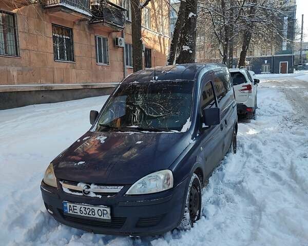 Синий Опель Комбо груз.-пасс., объемом двигателя 1.36 л и пробегом 293 тыс. км за 3700 $, фото 1 на Automoto.ua