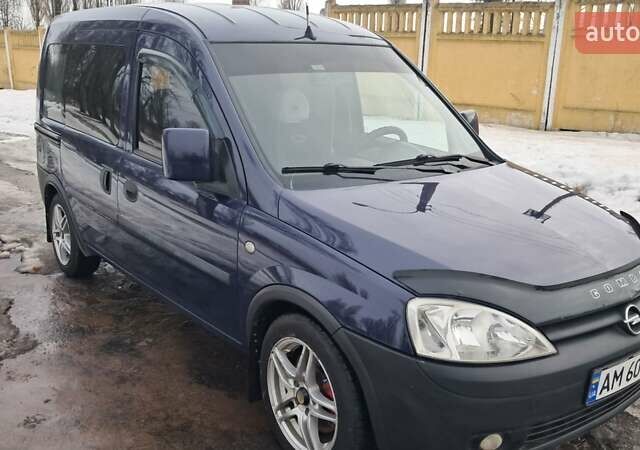 Синий Опель Комбо груз.-пасс., объемом двигателя 1.69 л и пробегом 351 тыс. км за 4200 $, фото 1 на Automoto.ua