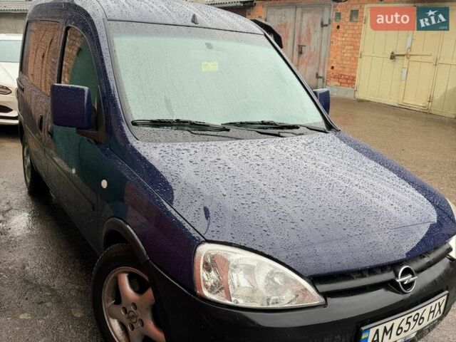Синій Опель Комбо вант.-пас., об'ємом двигуна 1.6 л та пробігом 317 тис. км за 3200 $, фото 1 на Automoto.ua