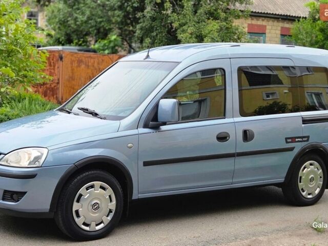 Синій Опель Комбо вант.-пас., об'ємом двигуна 1.69 л та пробігом 266 тис. км за 4350 $, фото 1 на Automoto.ua