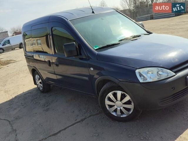 Синий Опель Комбо груз.-пасс., объемом двигателя 1.3 л и пробегом 240 тыс. км за 2999 $, фото 1 на Automoto.ua