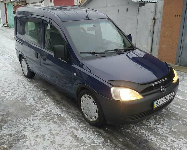 Синий Опель Комбо груз.-пасс., объемом двигателя 1.6 л и пробегом 330 тыс. км за 3900 $, фото 1 на Automoto.ua