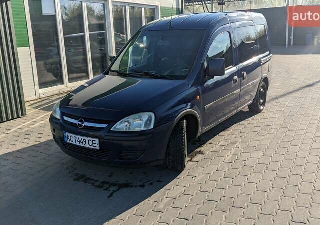 Синий Опель Комбо груз.-пасс., объемом двигателя 1.6 л и пробегом 283 тыс. км за 3650 $, фото 1 на Automoto.ua