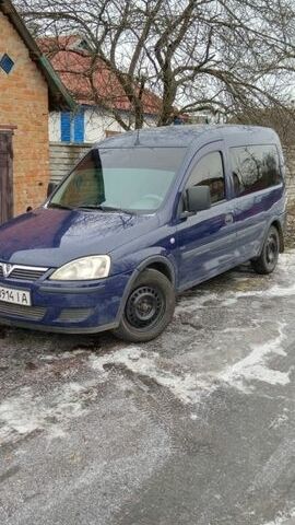 Синий Опель Комбо груз.-пасс., объемом двигателя 1.4 л и пробегом 290 тыс. км за 4250 $, фото 1 на Automoto.ua