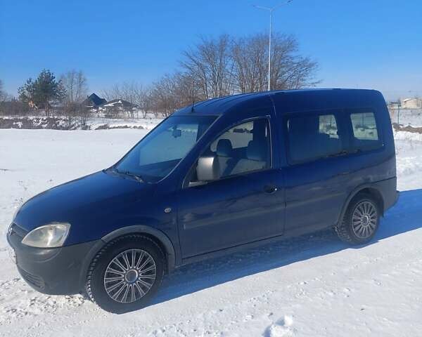 Синий Опель Комбо груз.-пасс., объемом двигателя 1.7 л и пробегом 260 тыс. км за 3300 $, фото 1 на Automoto.ua