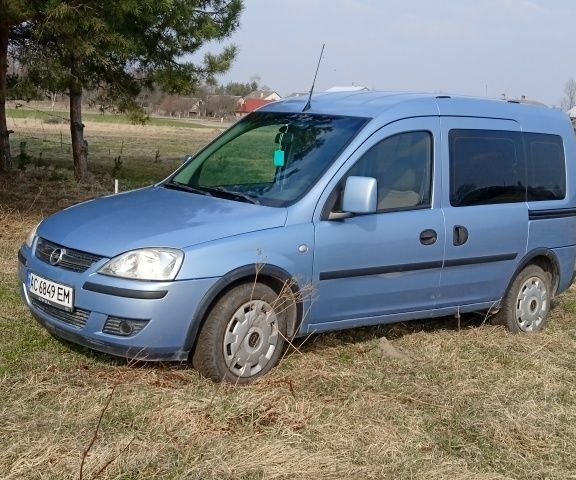 Синий Опель Комбо груз.-пасс., объемом двигателя 1.6 л и пробегом 295 тыс. км за 5200 $, фото 1 на Automoto.ua