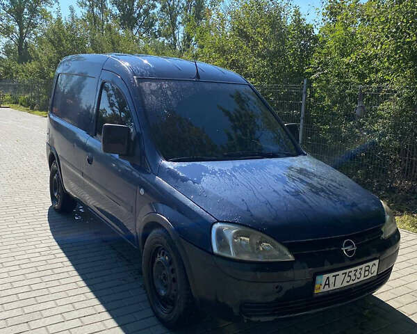 Синий Опель Комбо груз.-пасс., объемом двигателя 1.7 л и пробегом 388 тыс. км за 2550 $, фото 1 на Automoto.ua