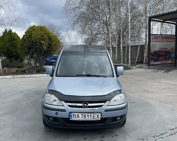 Синий Опель Комбо груз.-пасс., объемом двигателя 1.7 л и пробегом 318 тыс. км за 4400 $, фото 1 на Automoto.ua