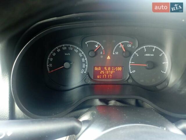 Синий Опель Комбо груз.-пасс., объемом двигателя 1.6 л и пробегом 251 тыс. км за 8200 $, фото 1 на Automoto.ua