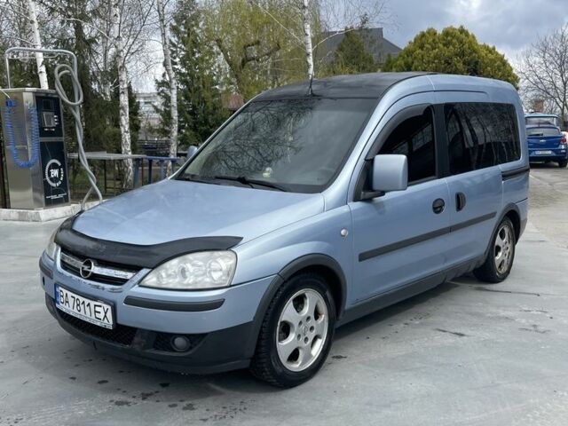 Синій Опель Комбо вант.-пас., об'ємом двигуна 1.7 л та пробігом 318 тис. км за 4400 $, фото 1 на Automoto.ua