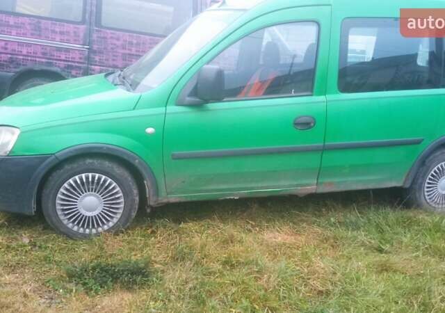 Зелений Опель Комбо вант.-пас., об'ємом двигуна 1.2 л та пробігом 325 тис. км за 1800 $, фото 1 на Automoto.ua
