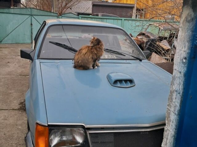 Синий Опель Коммандор, объемом двигателя 0 л и пробегом 2 тыс. км за 673 $, фото 1 на Automoto.ua