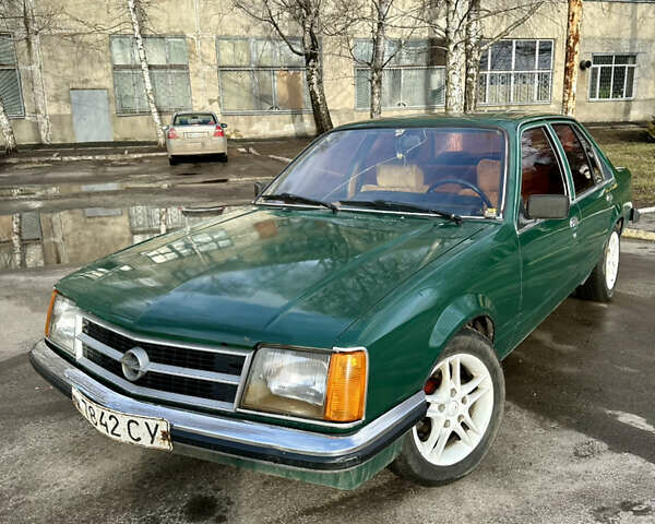 Зеленый Опель Коммандор, объемом двигателя 2.5 л и пробегом 60 тыс. км за 1650 $, фото 1 на Automoto.ua