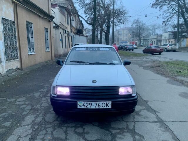 Білий Опель Корса, об'ємом двигуна 1.2 л та пробігом 100 тис. км за 820 $, фото 1 на Automoto.ua